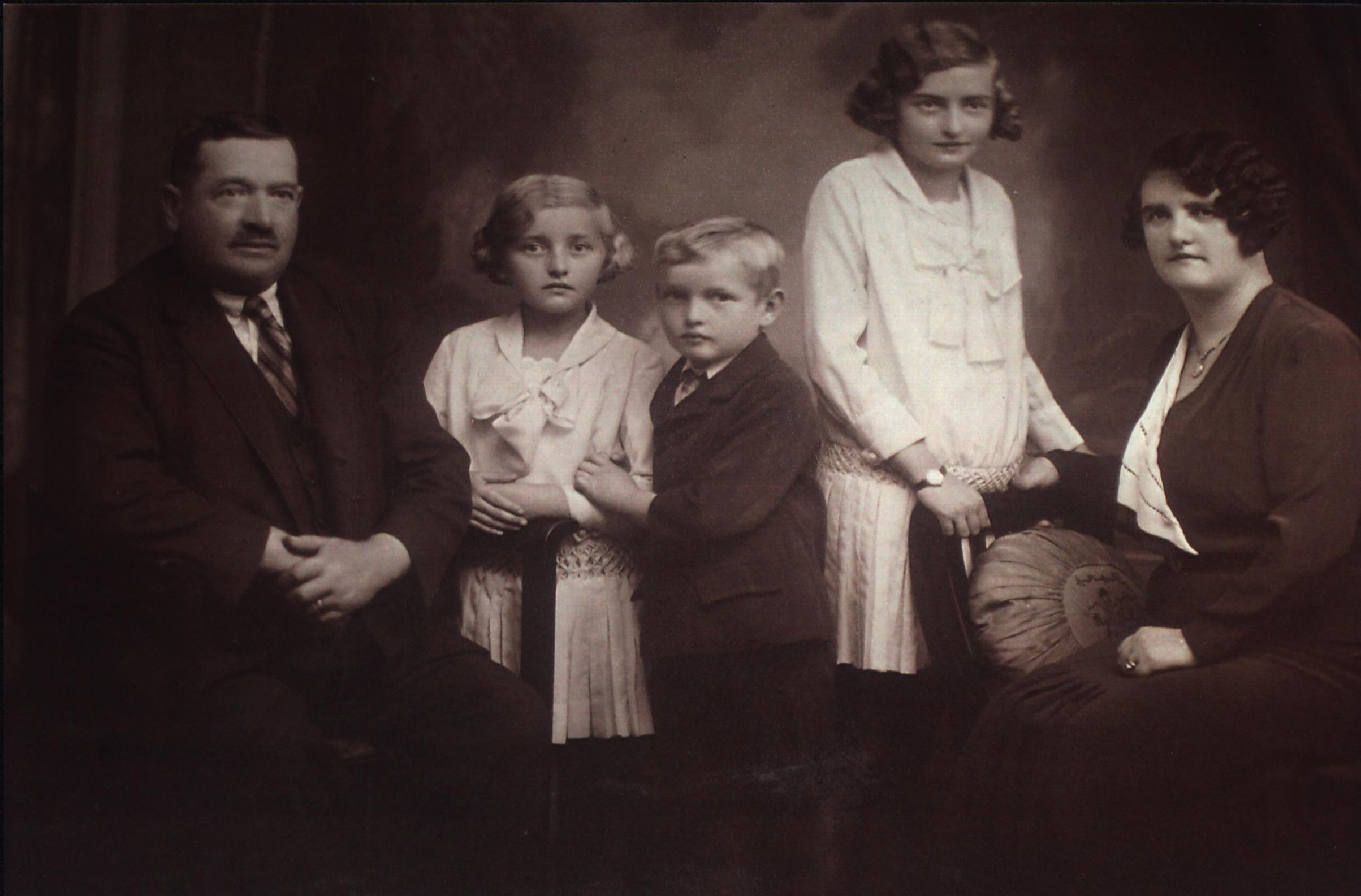 Ignác Zeisel s manželkou Josefínou a dětmi